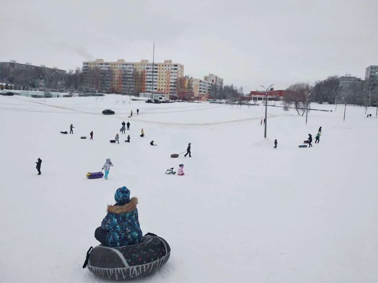Коломна развлечения. Парк коломенское ватрушки. коломенское горка для тюбинга 2025. горки в коломенском для катания на ватрушках 2025. тюбинг парк горыныч коломна.
