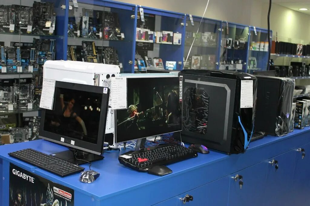 Компьютерный магазин. Pc компьютер магазин. Компьютерный магазин. Компьютерная мастерская happy pc. Витрина компьютерного магазина.
