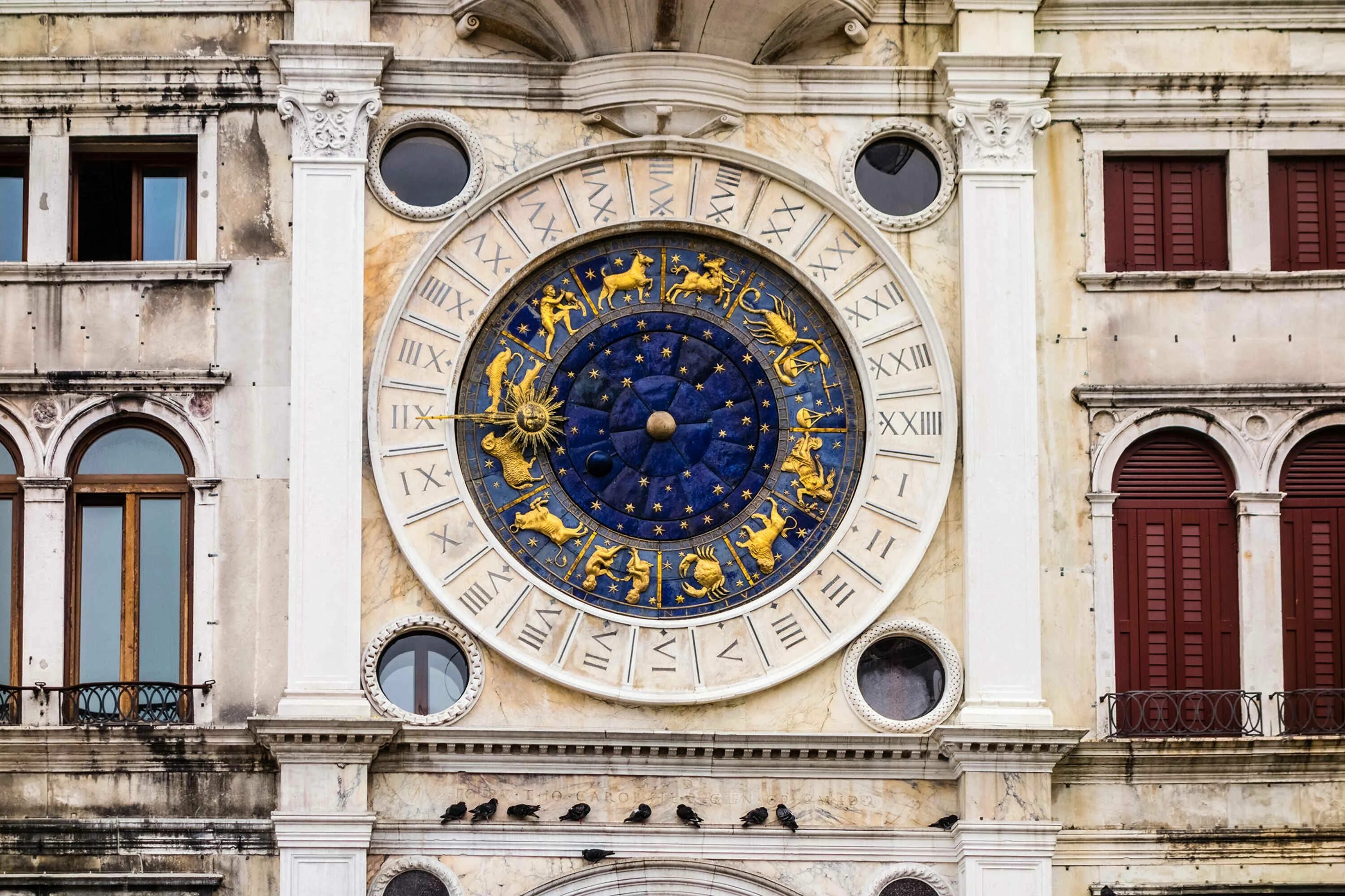 Италия часы время. Часовая башня Венеция. Часовая башня Святого марка в Венеции. Часовая башня Венеция Мадонна. Астрономические часы Брешиа Италия.