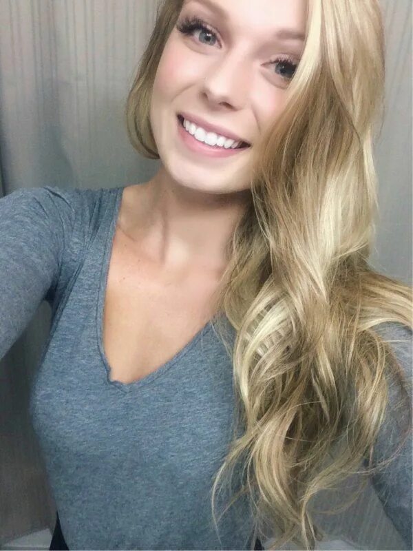 Блондинка селфи. Cute shot. Scarlett leithold селфи. Селфи русские подростки. Милая блондинка.
