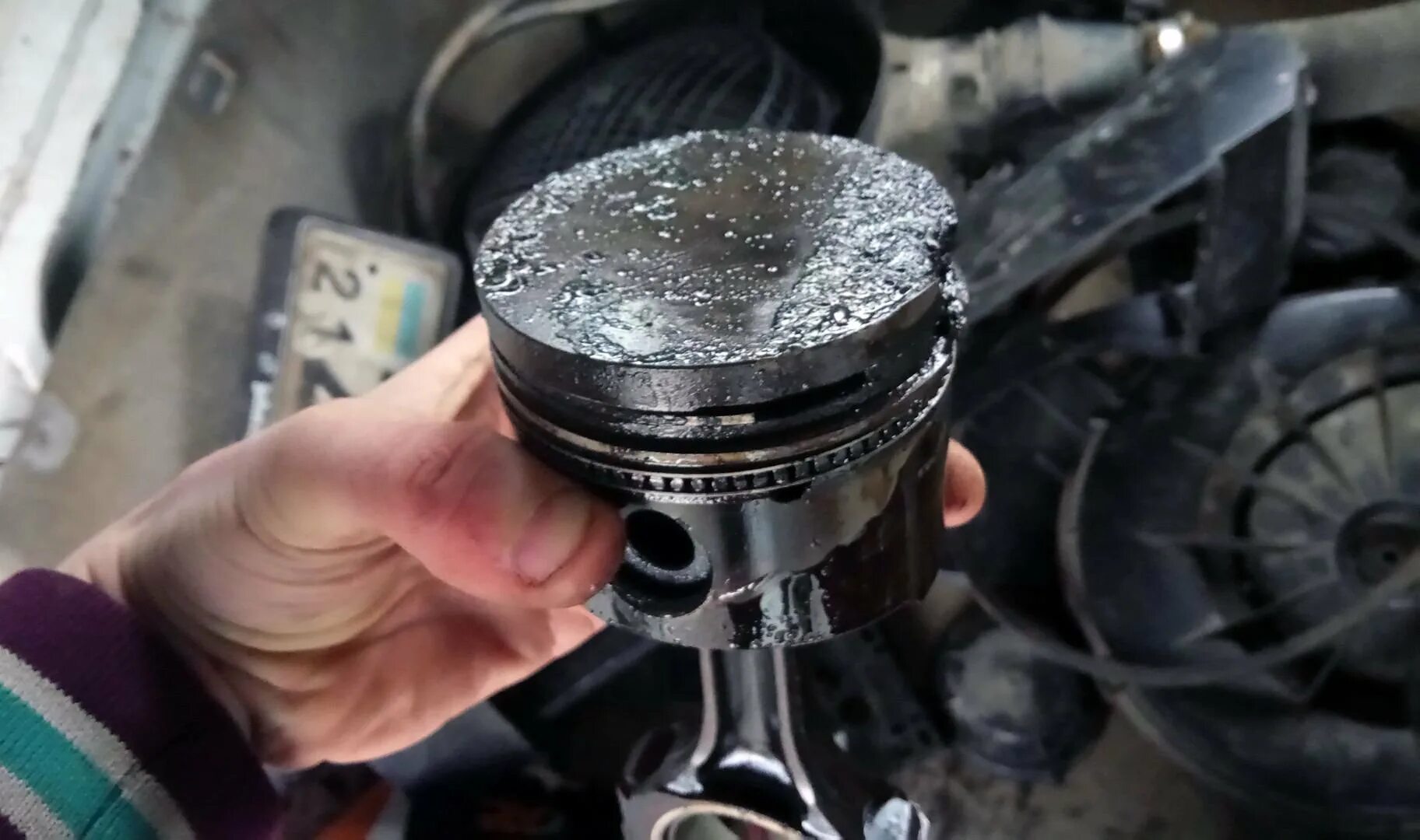 Масло автомобильное. Масляное голодание 4 цилиндра kia sorento. Дизель износ. Масло в движок. Плохое масло в двигателе.