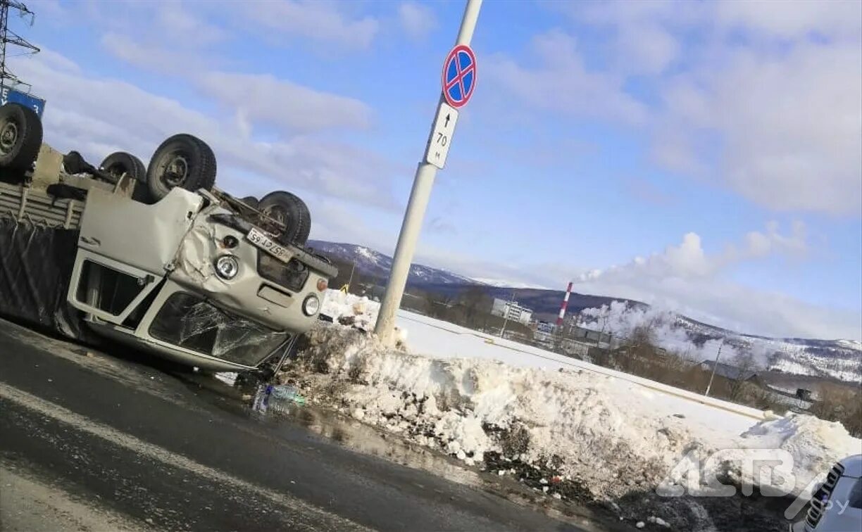 Происшествия южно сахалинск. Южно Сахалинск УАЗ. Авария в Южно Сахалинске. В Южно Сахалинске перевернулась машина. ДТП В Южно Сахалинске август 2022.