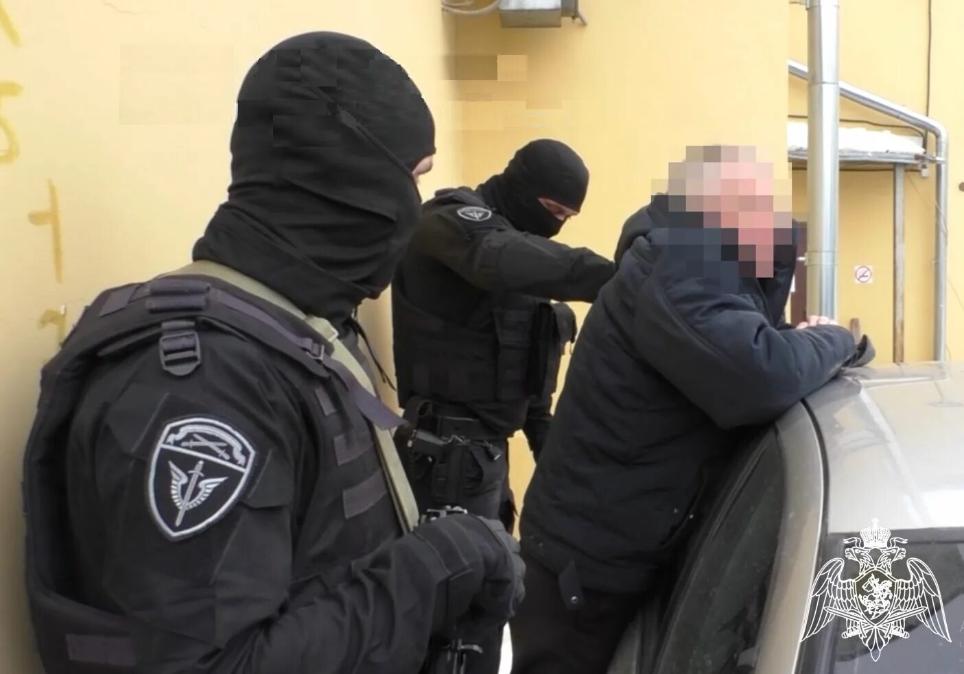 Преступление в росгвардии. Росгвардия задержание. омон росгвардии. сотрудник омон.