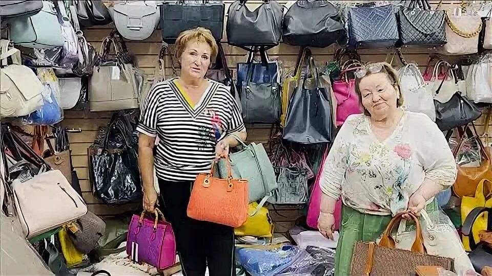 Магазин сумок во вьетнаме. Сумки о bags на авито. Сумка в итальянские на рынке садовод в москве каталог. Итальянские сумки садовод раиса рай. Южные ворота сумки.