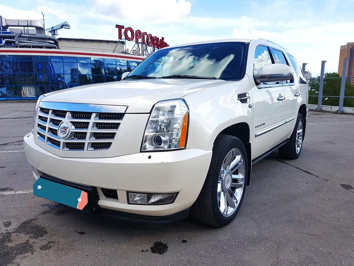 Cadillac Escalade 3. Кадиллак Эскалейд поколения. Кадиллак Эскалейд 3 белый. Кадиллак поколения Escalade 3 поколение.