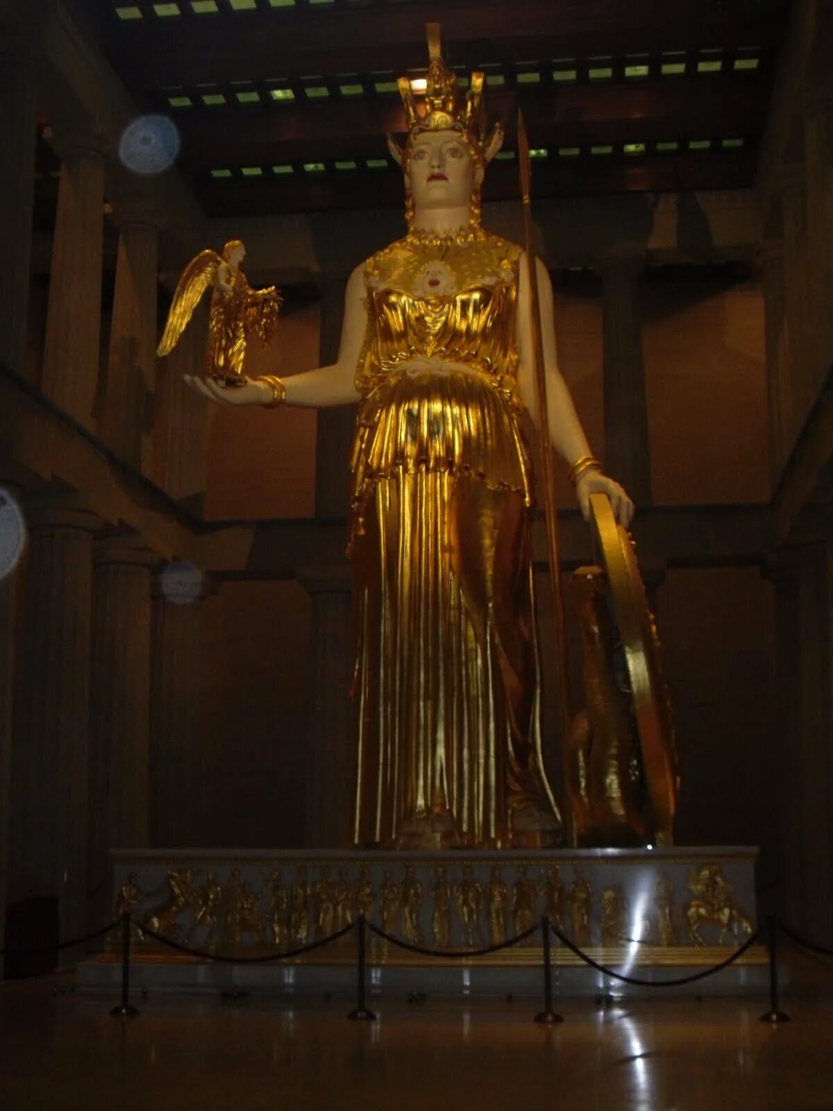 Автор золотой статуи афины. Автор золотой статуи афины. Автор золотой статуи афины. Статуя афины парфенос. Статуя афины парфенос фидий.