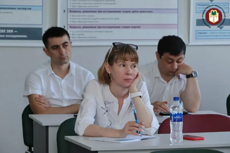 Майкопский государственный технологический университет лого. Мгту майкоп специальности. Майкопский государственный технологический университет официальный. Герб мгту майкоп. Колледж мгту майкоп.