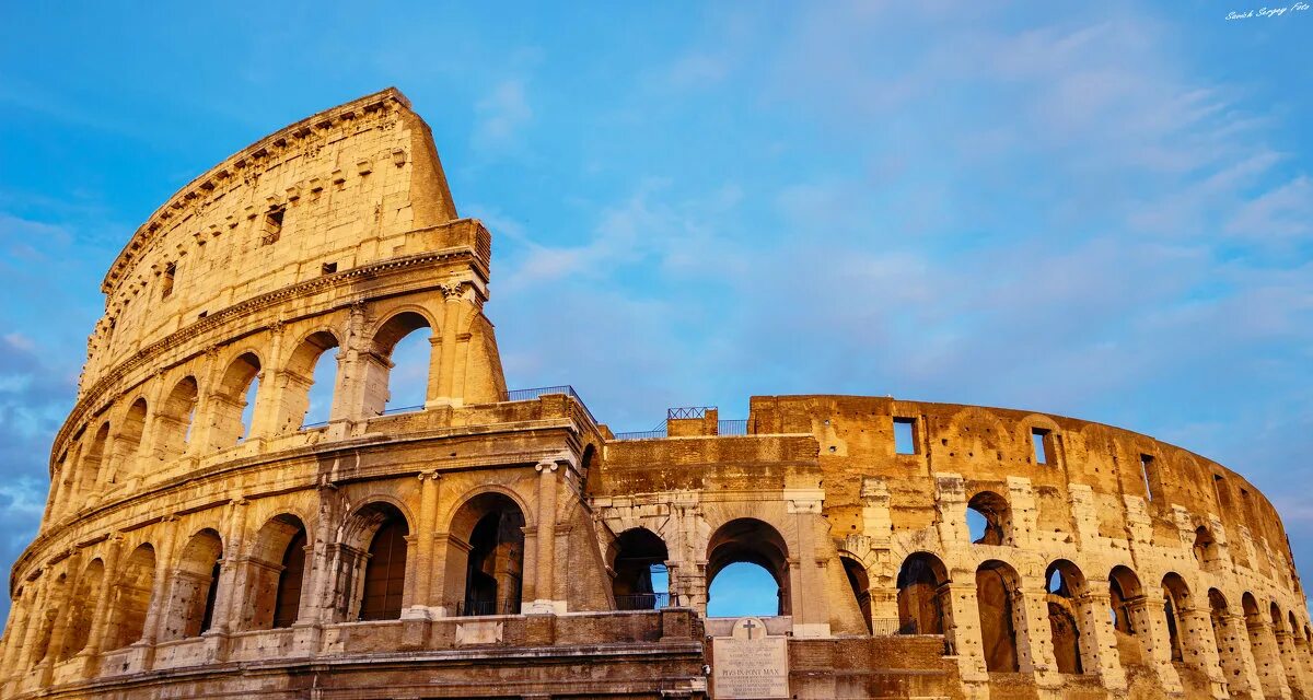 Амфитеатр это в древнем риме. Колизей Рим Италия. Колизей в древнем Риме. Амфитеатр Колизей архитектура. Амфитеатр в древнем Риме.