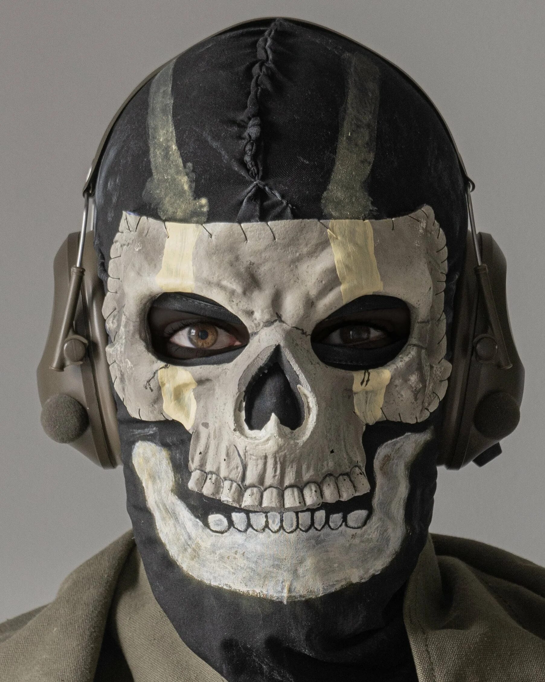 Костюм гоуста. Маска гоуста call of duty. гоуст из call of duty маска. маска гоуста из call of duty modern warfare 2. маска ghost из call of duty warzone.