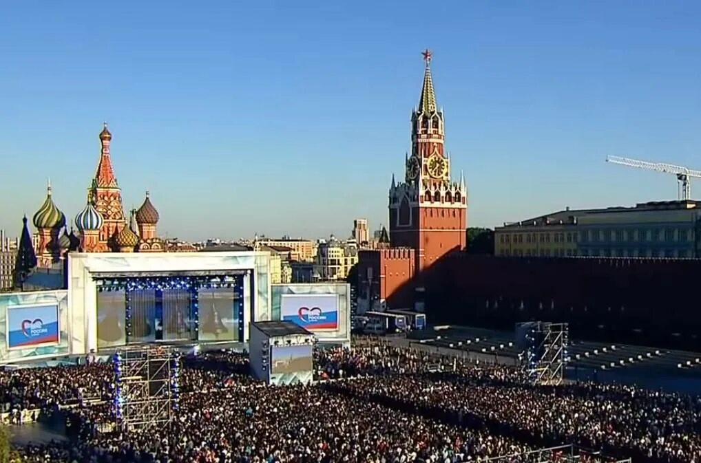 12 июня праздник. С праздником россияне. 12 июня кремль. 12 июня 1994. 12 июня кремль.