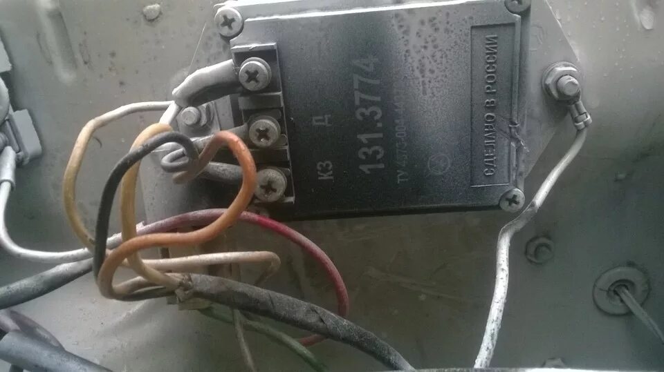 Коммутатор змз 402. Коммутатор зажигания змз 402. коммутатор волга 3110 402 двигатель. коммутатор зажигания газ 402. коммутатор газ 3110 402 двигатель.