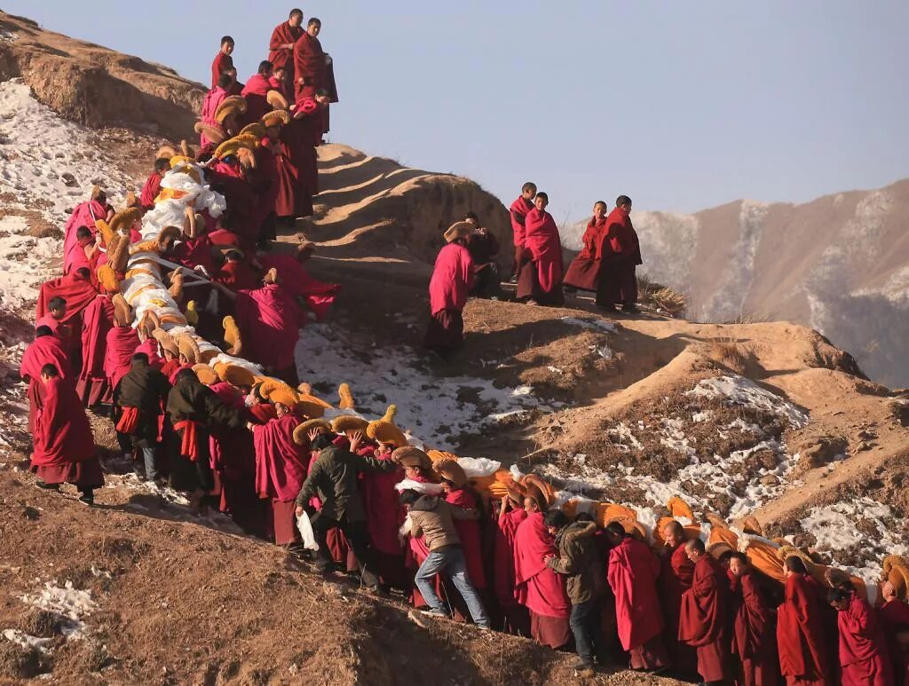 Тибетские горловые монахи. Севанские монахи в Гималаях. Буддисты в Гималаях. Тибетские монастыри и монахи. Тибет монастырь Ташидинг.