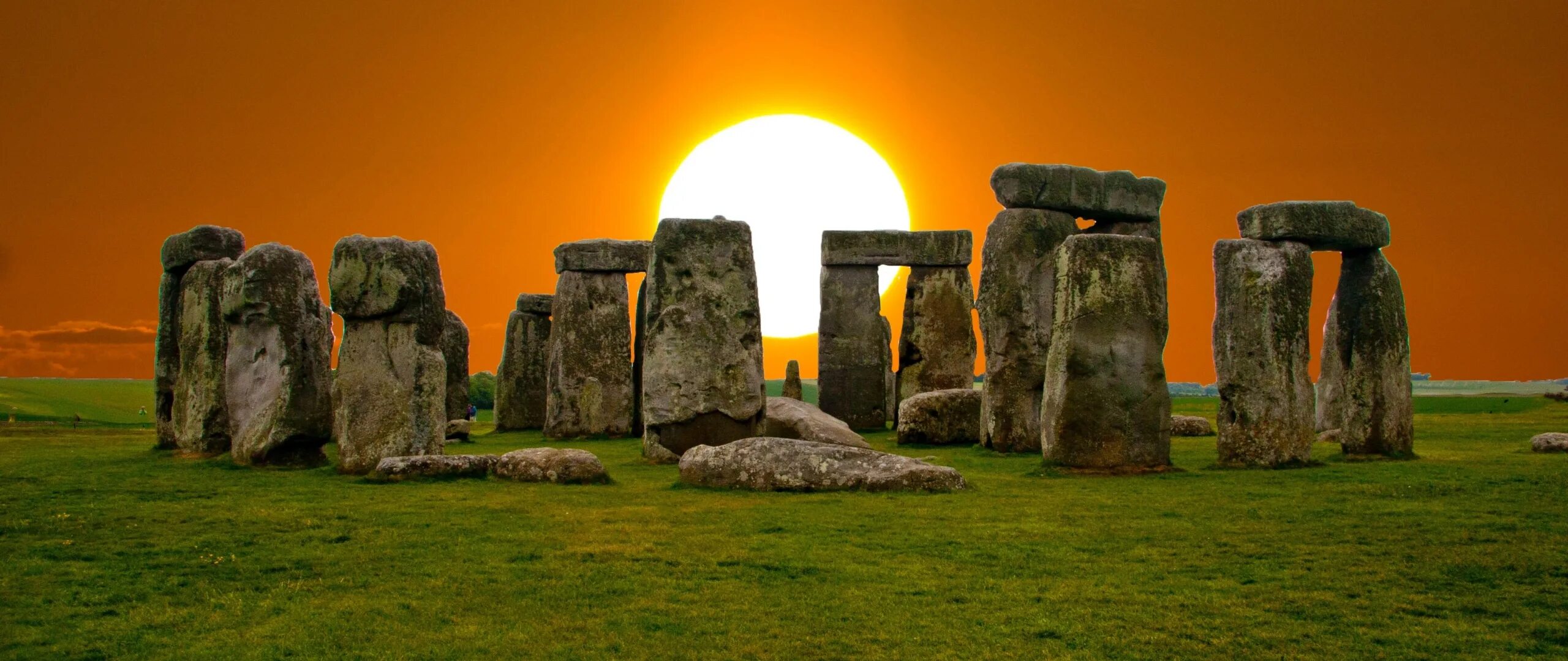 Stonehenge is perhaps the worlds. Кромлех Стоунхендж. Кромлех Стоунхендж Англия. Кромлех Стоунхендж. Великобритания. Неолит. Камни Стоунхенджа.