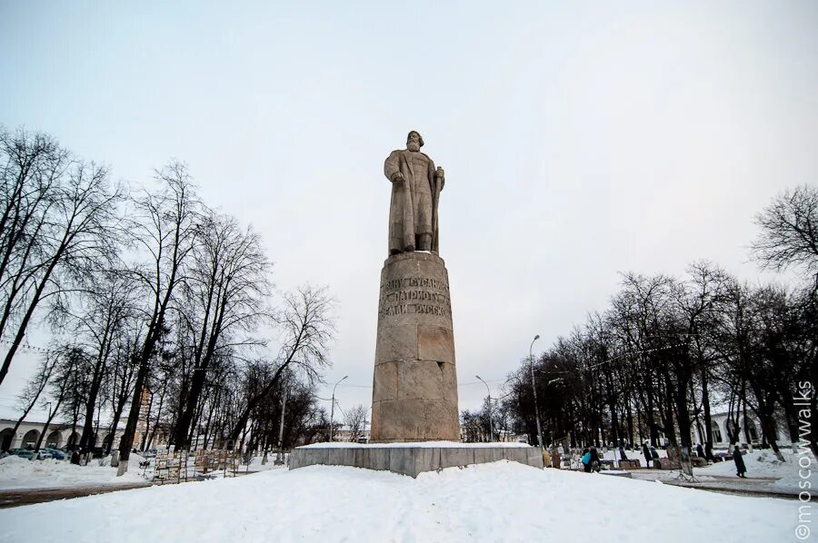 иван сусанин кострома. иван сусанино кострома памятник. часовня ивана сусанина кострома. памятник ивана сусанина в костроме. иван сусанин памятник в костроме.