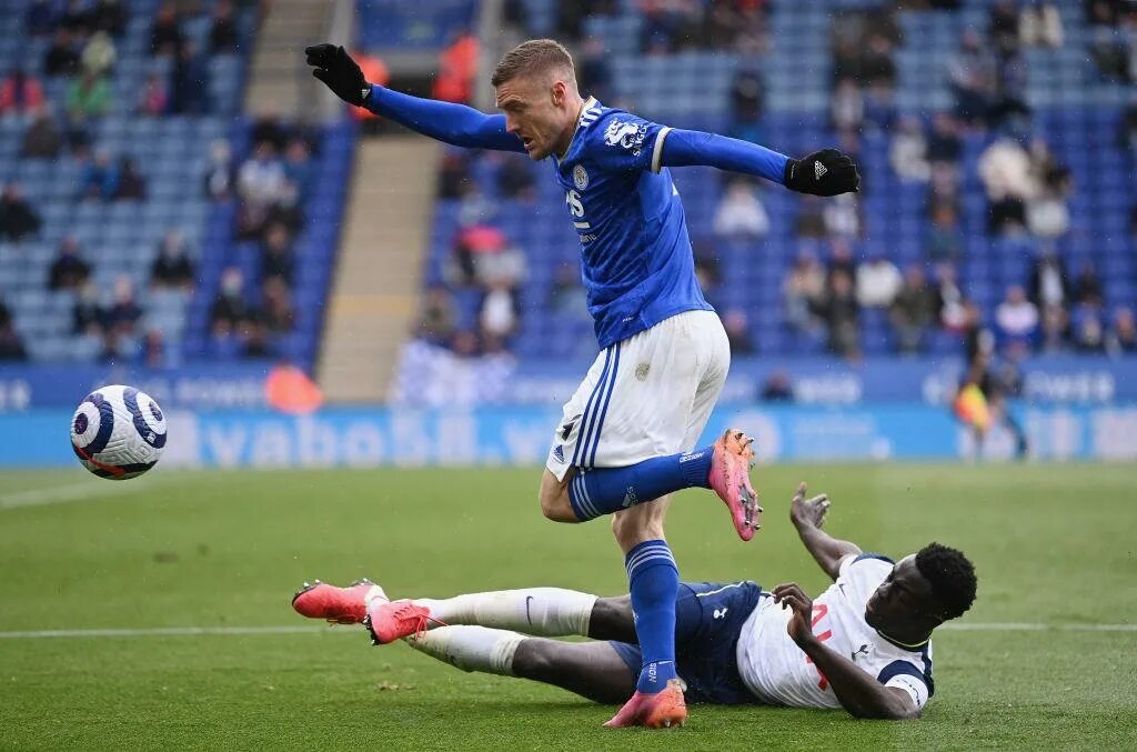 лестер сити форма 2022. игроки динамо киев 2021. реал мадрид наполи. якимов факел. тоттенхэм вест хэм.