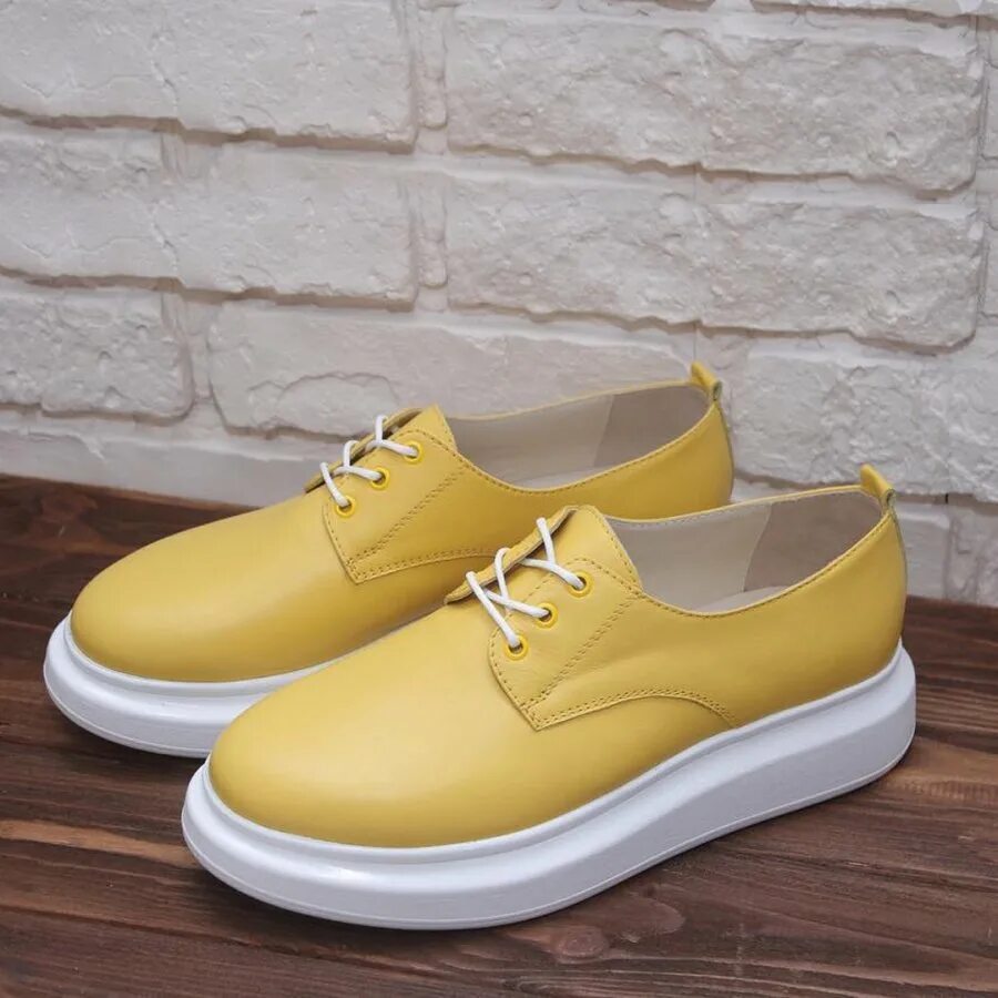 Каре кроссовки. Желтые кожаные кроссовки. Желтые кожаные ботинки. Желтые кожаные туфли. Желтые кроссовки кари.