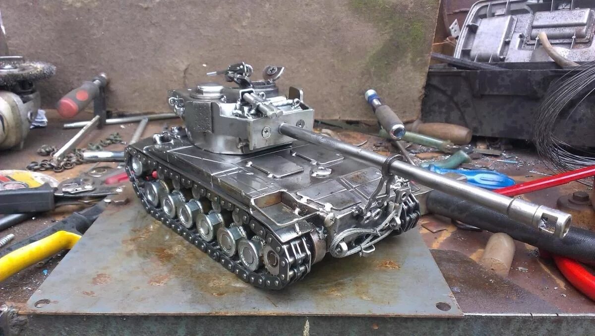 Оборудование на танк леший. Самодельная модель танка. Самодельный танк из металла. Модель танка из жести. Танк из металла своими руками.