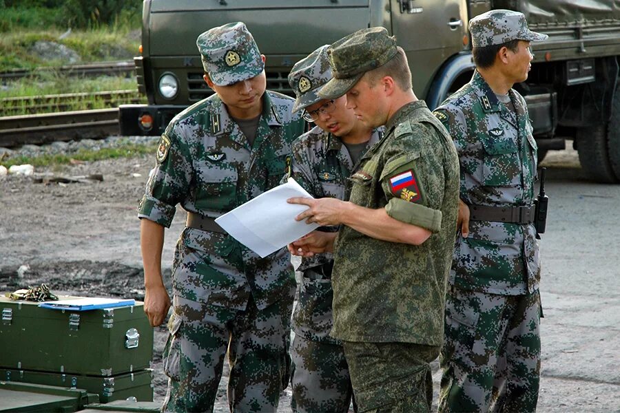 Военное новости читать. Армия НОАК 2021. Военный переводчик. Китайские военные. Военные переводчицы.