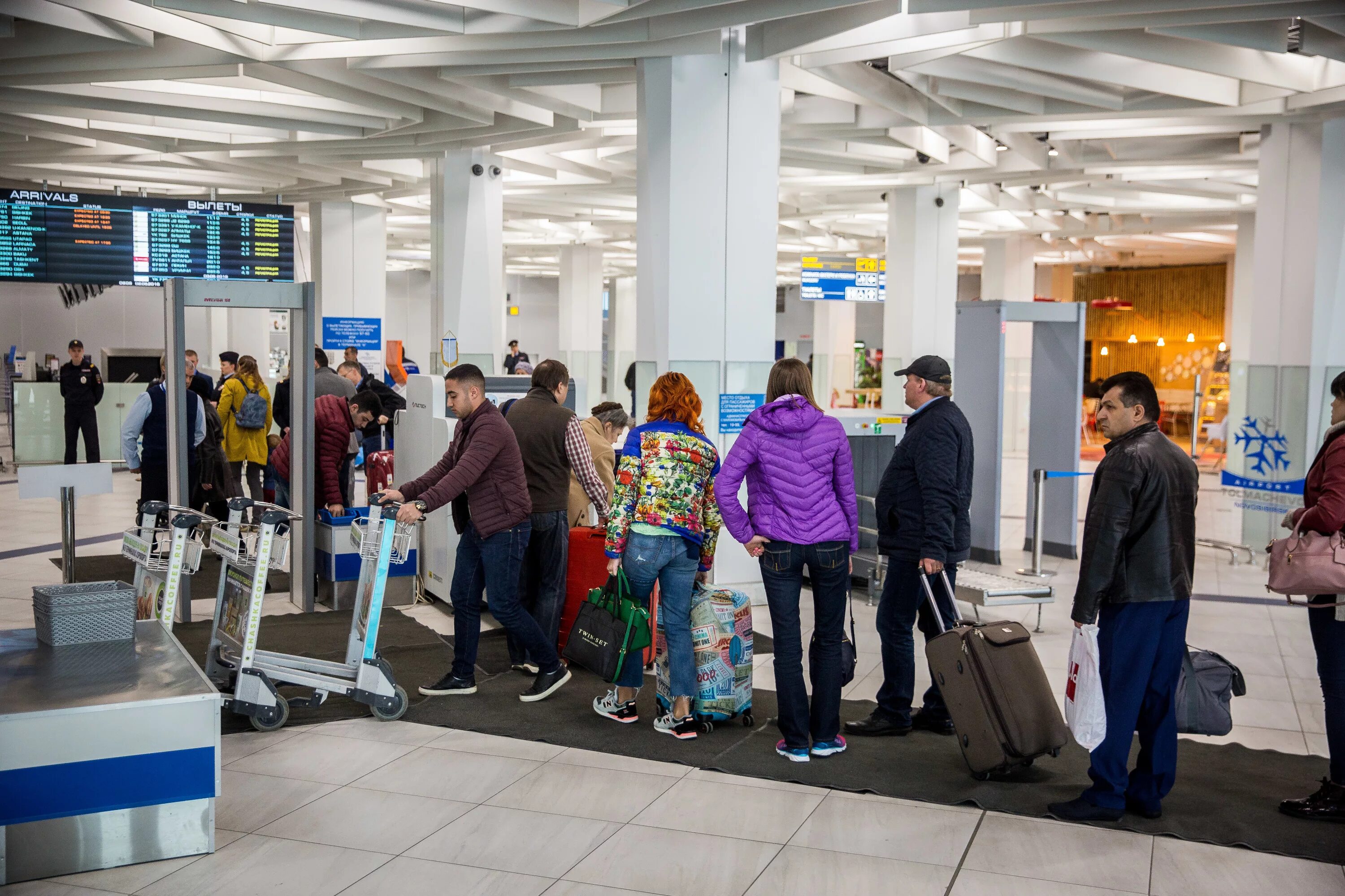 Толмачёво новый терминал. Новый аэропорт в новосибирске. Аэропорт толмачево новосибирск внутри. Новосибирский аэропорт толмачево новый. Толмачева аэропорт внутри.