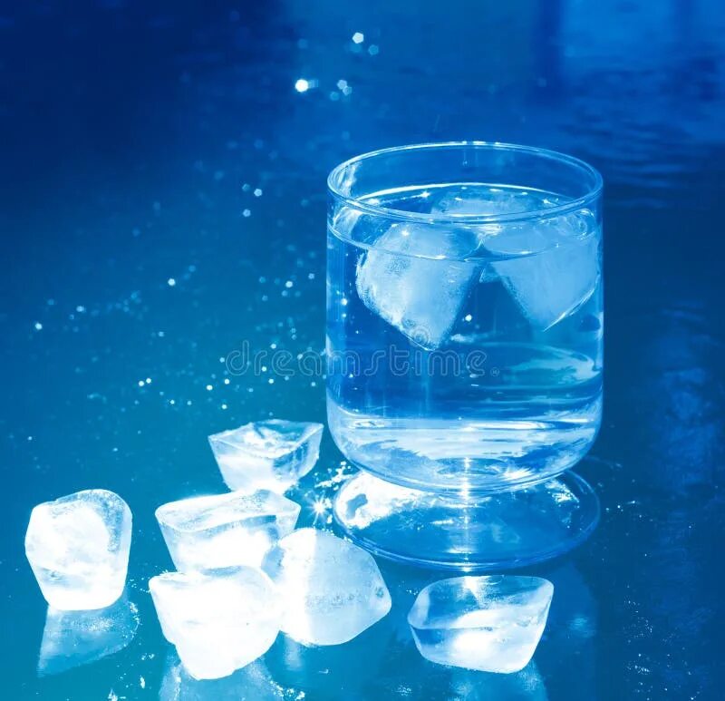 Сон тающий лед. Лед не тонет в воде. лед плавает в воде. лед тонет в воде.