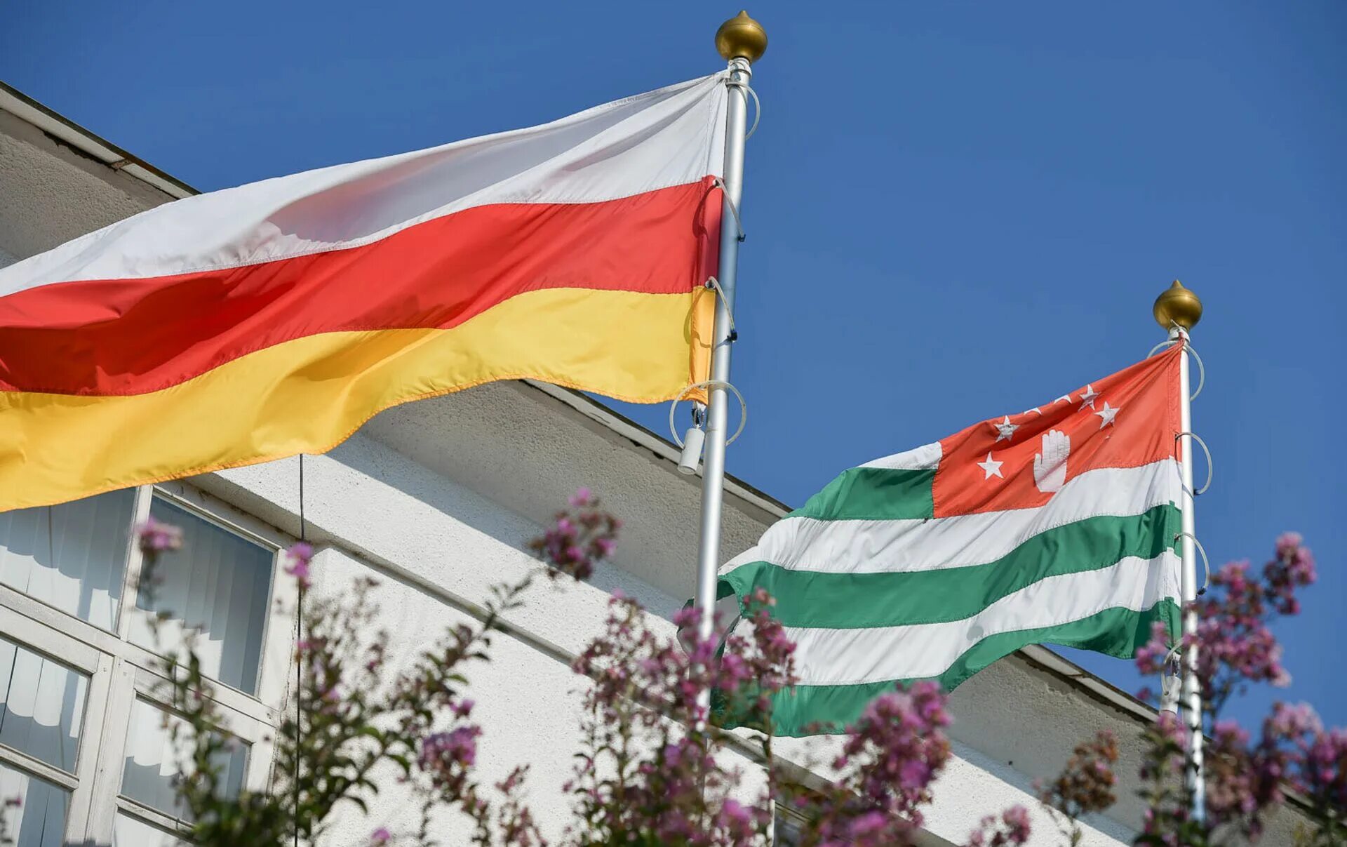 Осет флаг. Южная осетия государство. Южная осетия и россия. Осетия это россия. Независимость южной осетии флаг.