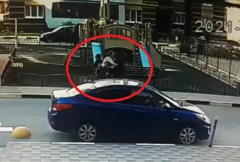 Жена напала