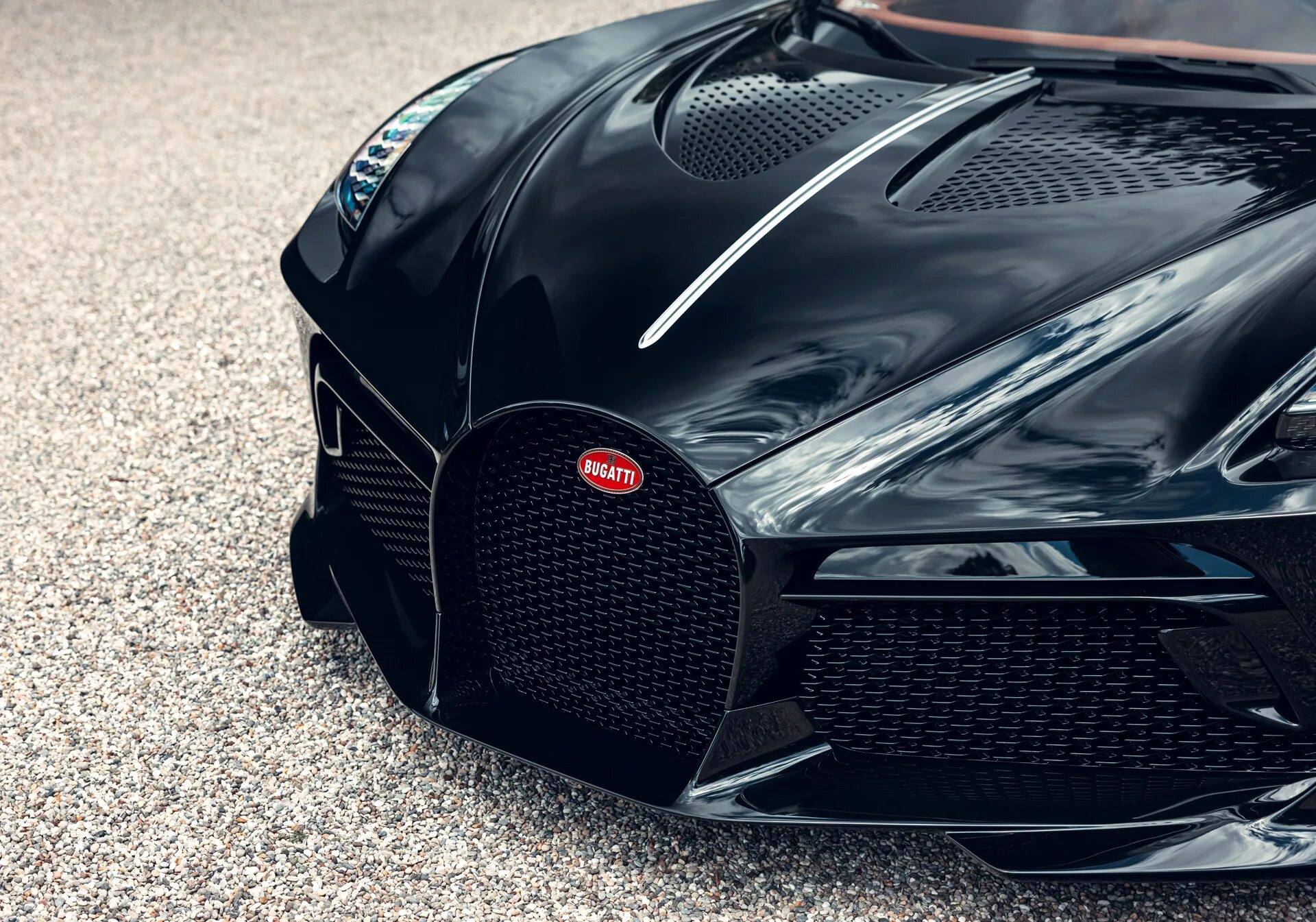 Bugatti la noire цена. Бугатти ла воитур Ноир. Бугатти ла воитур 2021 Ноир. Бугатти la voiture noire 2021. Машина Bugatti la voiture noire.