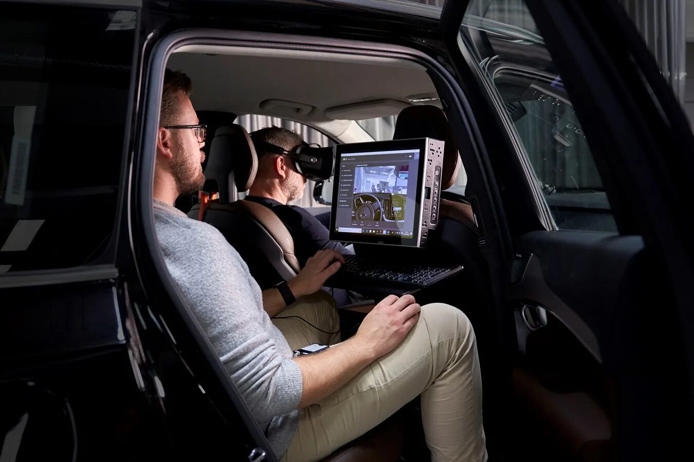 Drive user. Симуляторы вождения виртуальная реальность. Volvo Tech. Volvo Driver. FP Driving Вольво.