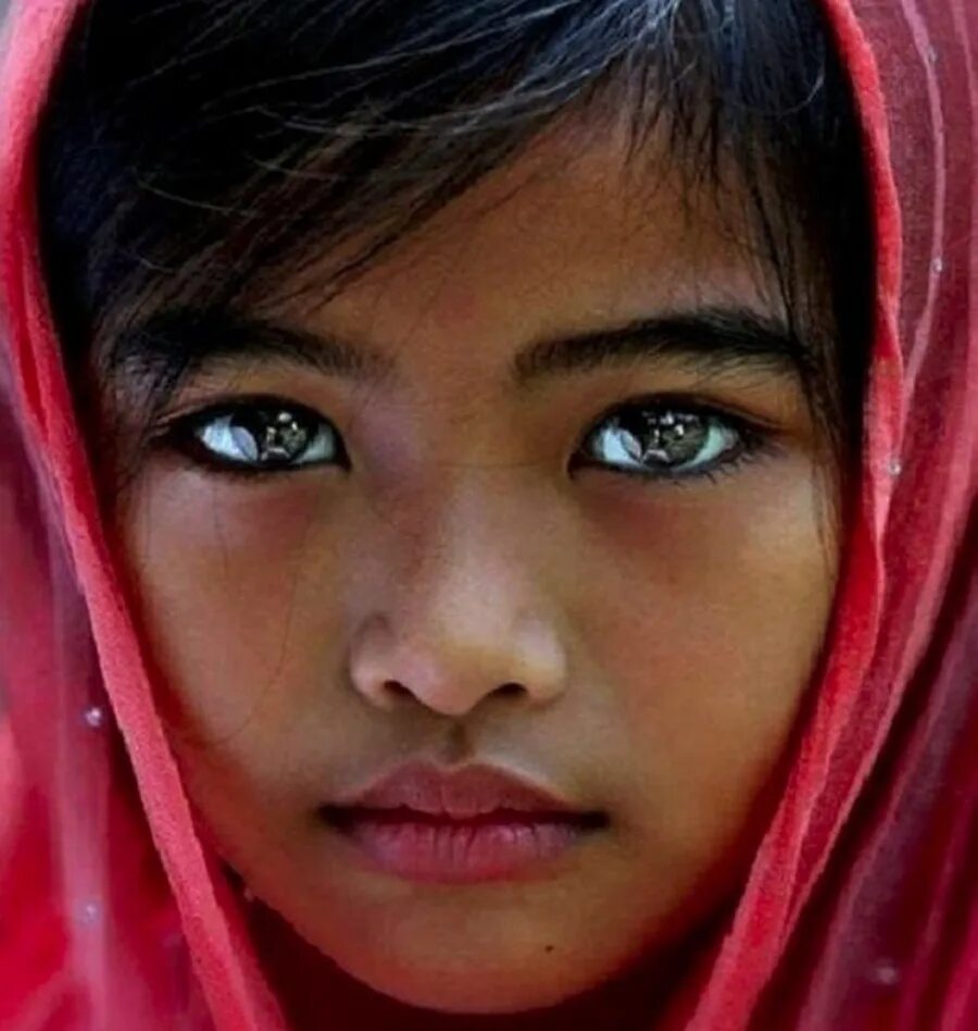Девочка с необычными глазами. Самые красивые глаза. Необычные красивые глаза. Необычный цвет глаз. Самого редкого человека