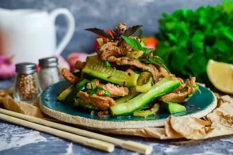 Салат с огурцом мясом соевый соус