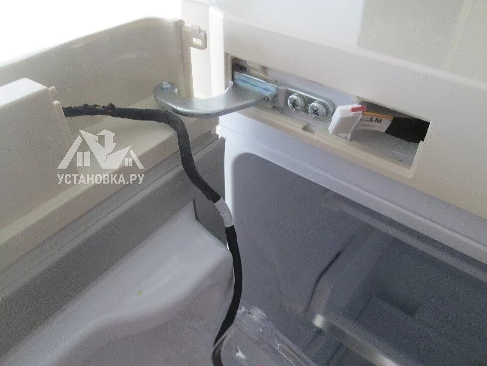 Beko rcnk400e20zgr красный. Перевешивание дверцы холодильника бирюса. Перевесить дверь на холодильнике беко. Beko холодильник перевесить дверцу. Перевесить дверцы холодильника беко.