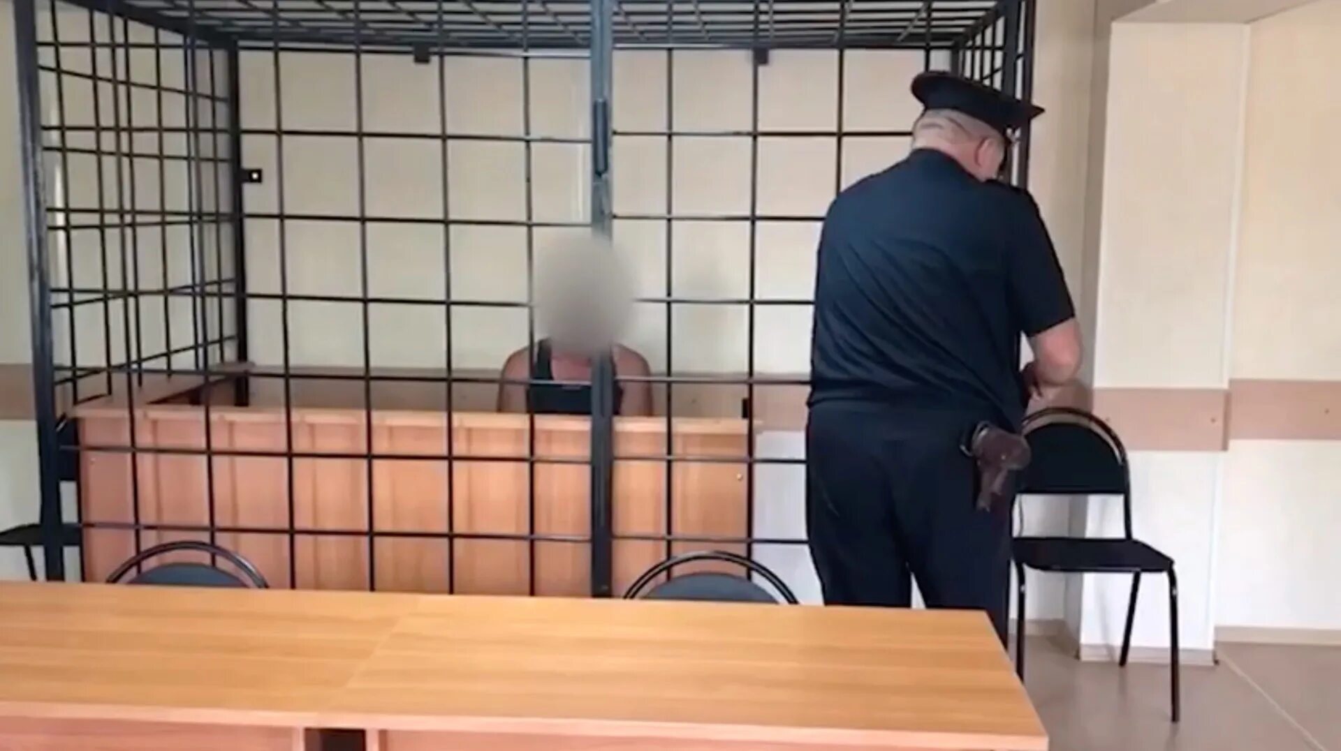 В петербурге забили мужчину. Фотография человека под арестом. Задержание мигранта п. красное на Волге.