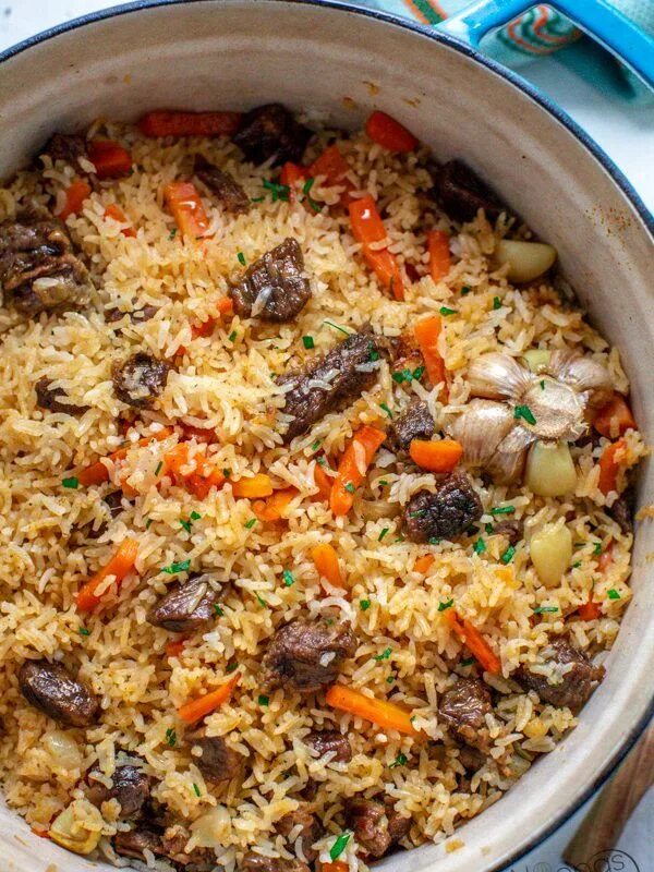 Плов с говядиной. Плов из говядины. Самый вкусный плов. Плов таджикистанский. Плов с мясом.