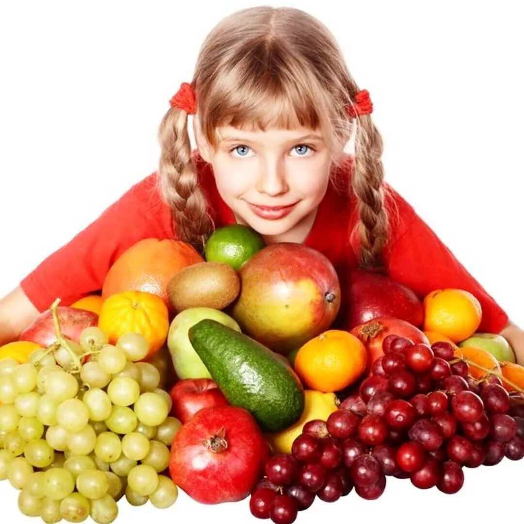Овощи и фрукты для детей. Фрукты для детей. Дети кушают фрукты и овощи. Дети с фруктами школьного возраста. Дети учат фрукты