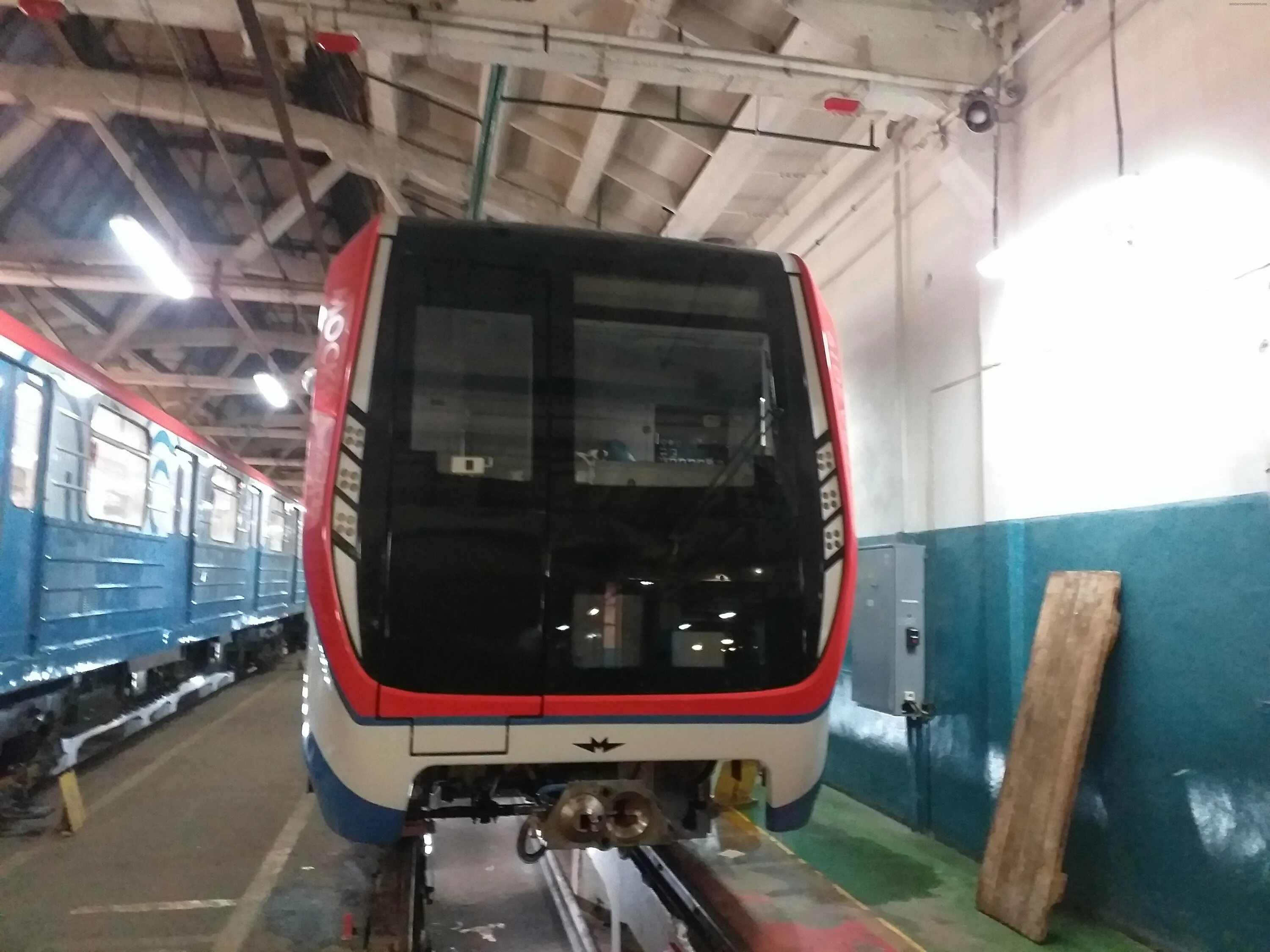 Поезд в метро ходят с одинаковым. Депо свиблово 81 765. поезд яуза 2020. 81-720.1 в депо. 81-720 в депо.