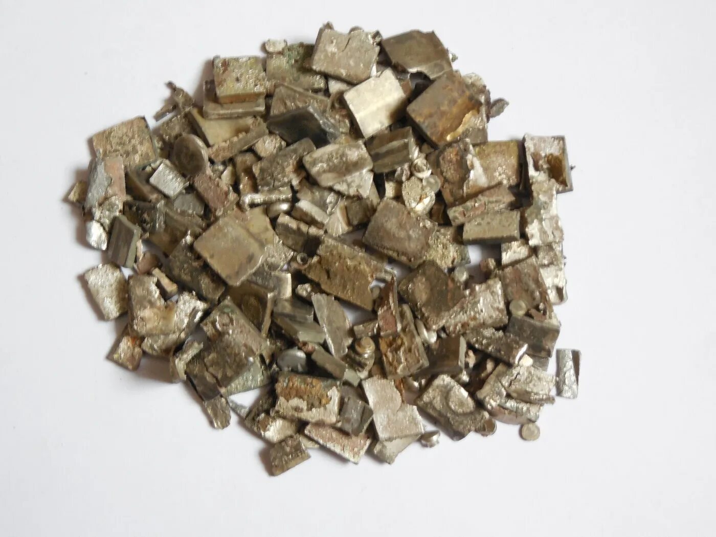 Осмий самородок. Изотоп осмия 187. Платим платину. Платино палладиевая руда. Самородное серебро минерал.