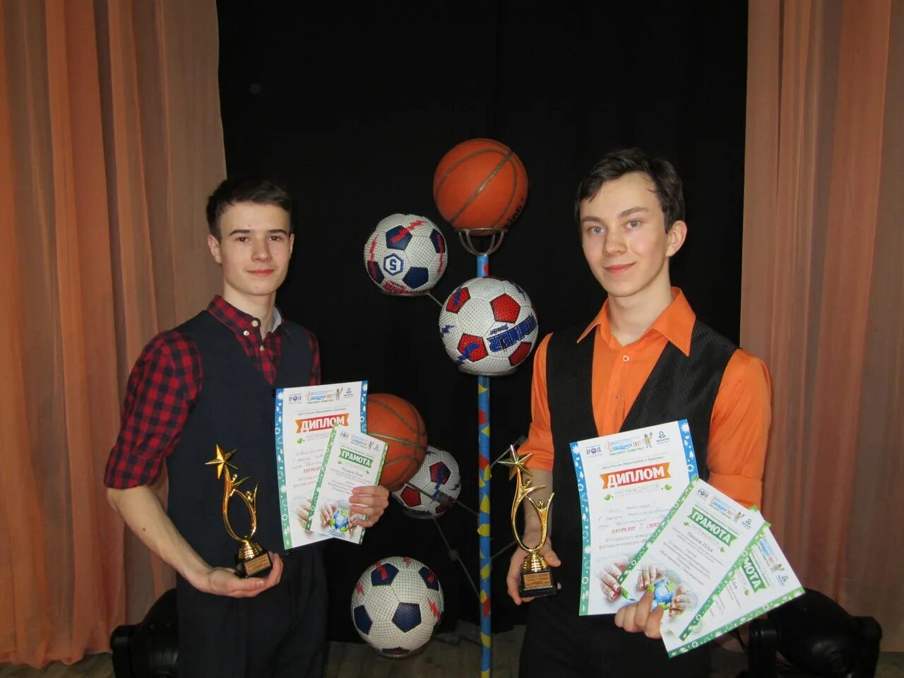 Цирковые номера. Фестиваль народных цирковых коллективов. Комплимент мурманск. Пермь конкурс фестиваль циркового искусства. Парикмахерская комплимент мурманск.