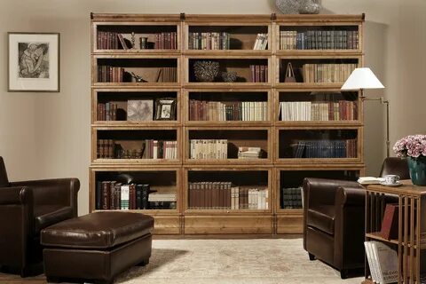 Книжные полки в шкафу