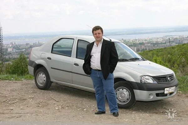 Renault владелец. владельцы рено. владелец машины рено логан в889ке37. Renault владелец. мужик на рено логан.