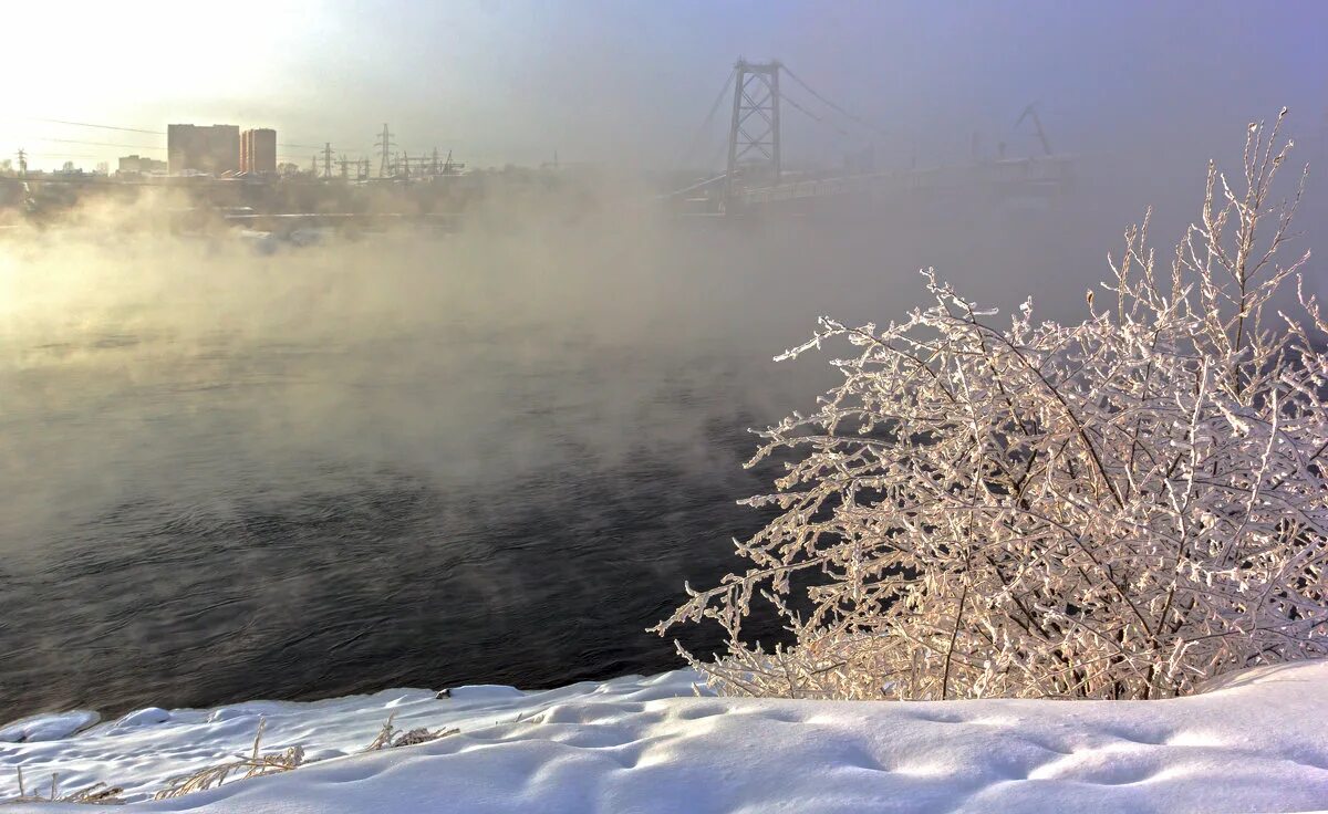 Река парит летом. Река парить. Парящие реки зимой. Самая красивая страна морозный енисей. Река парить.