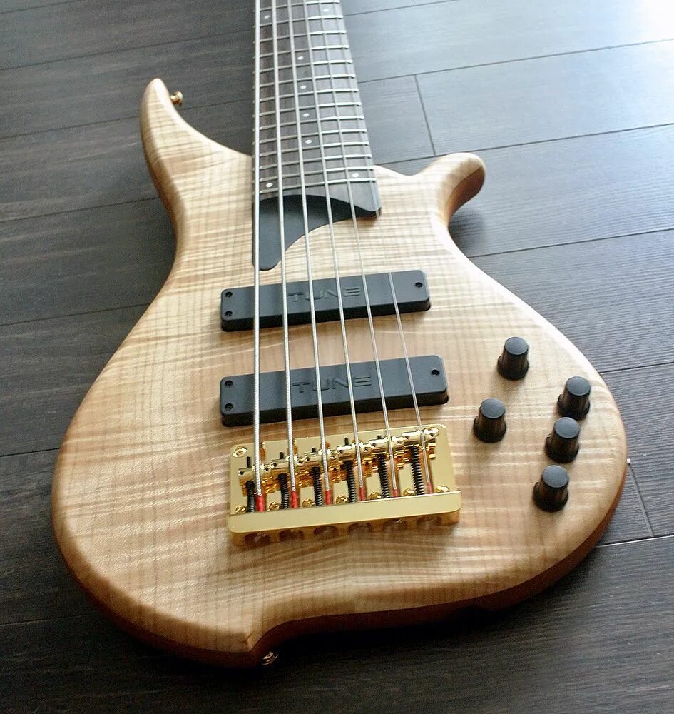 Бас гитара Tune. Шестиструнная бас гитара. Custom 5 String Bass. Magna b2205-NT Bass Guitar. Tune bass