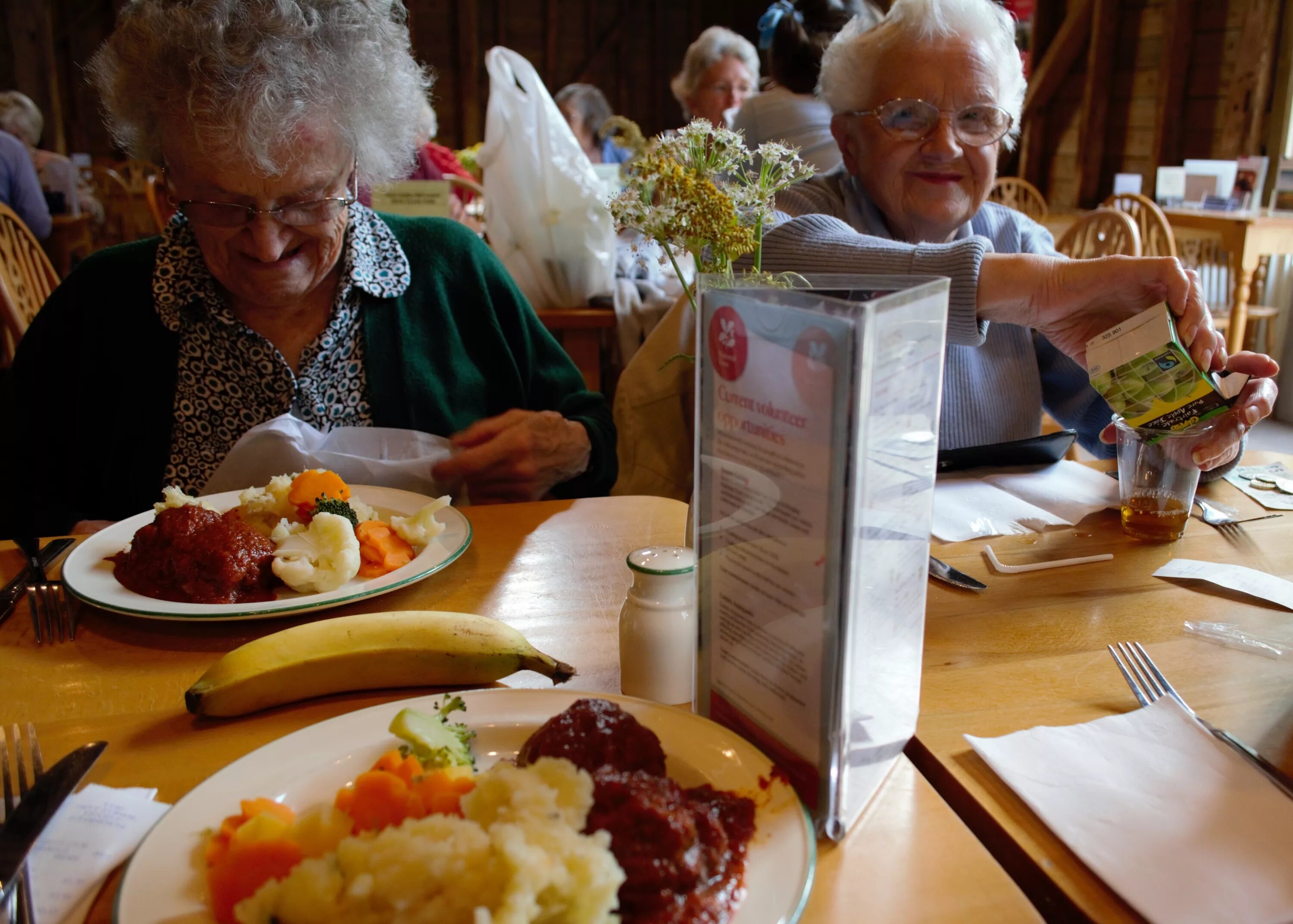 Питание пожилых людей. Правильное питание для пожилых людей. Питание людей пожилого возраста. Ужин для пожилых людей. Ужина возраст