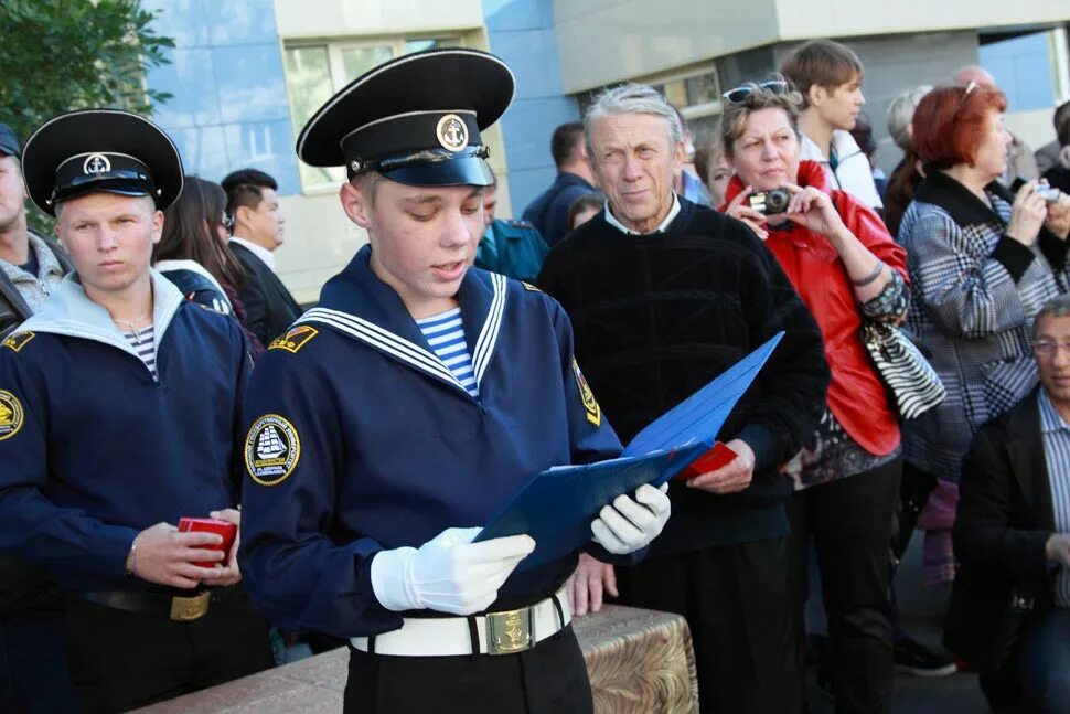 Морское после 9. Ломоносовский морской колледж ВМФ курсанты. Мореходное училище имени Седова. Форма курсанта МГУ Невельского. Курсантки морского института Ушакова.