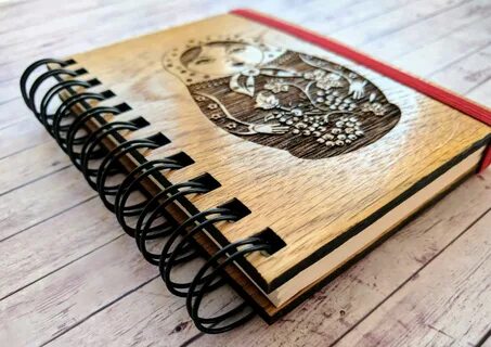 Книга сделана из дерева