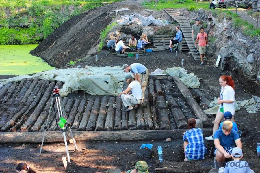 Раскоп Великий Новгород. Троицкий раскоп в Великом Новгороде. Неревский раскоп Великий Новгород. Археологический раскоп в Новгороде. Новгород археологические раскопки