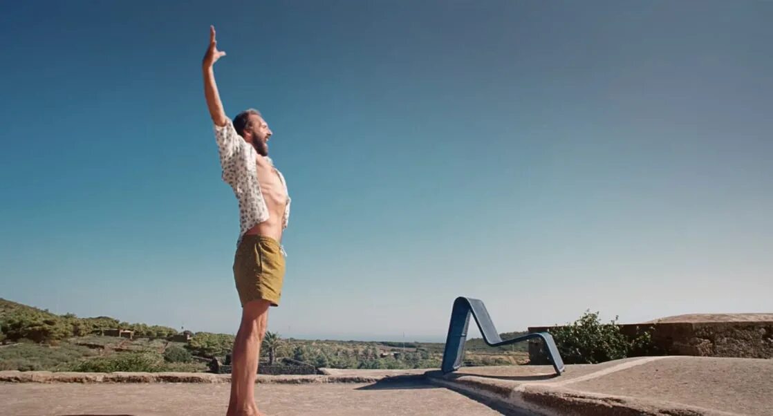 Всплеск 2015. Большой всплеск трейлер. больший всплеск. a bigger splash official trailer. рэйф файнс голый в фильме всплеск.