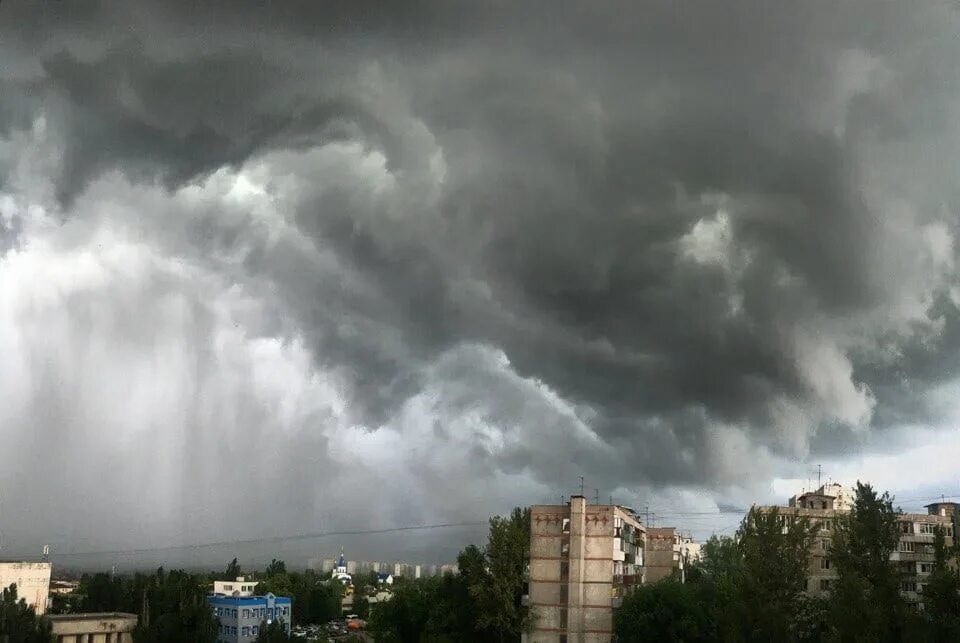 Штормовое предупреждение. Ливень. Штормовой ливень. Штормовой ливень. Ураган дождь гроза.