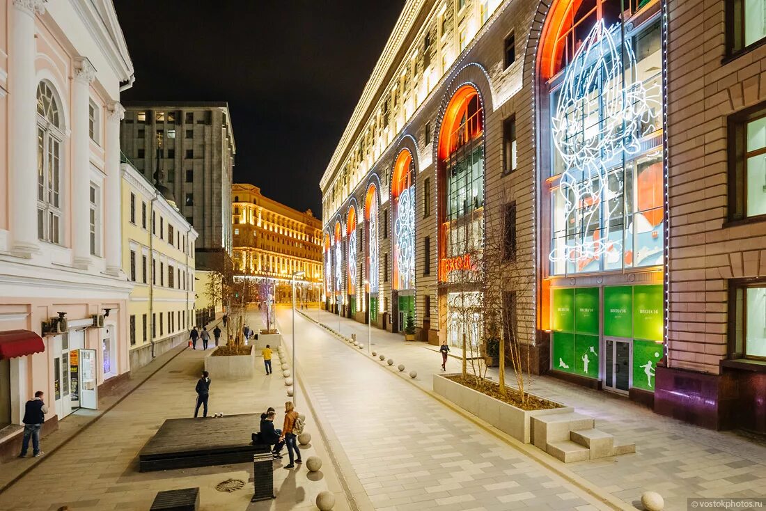 Стильные улицы москвы. Центр Москвы улицы. Улица большая Дмитровка. Волгоградский Арбат пешеходная улица. Московские улицы в центре.