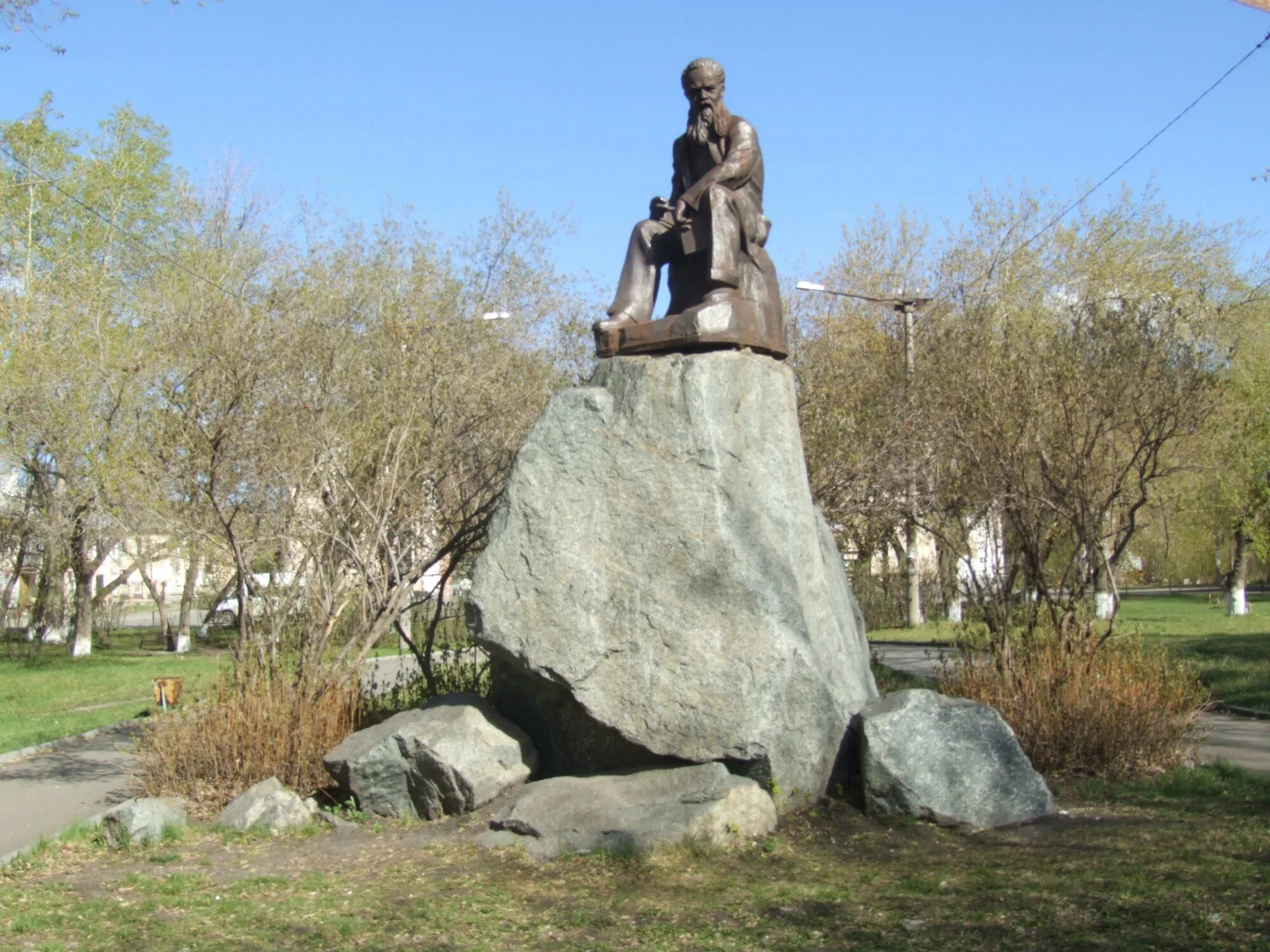 Памятник п,п.Бажову в Копейске. Копейск Бажово памятник. Сквер на Бажова Копейск. Бажов памятник в Копейске. Памятник бажову