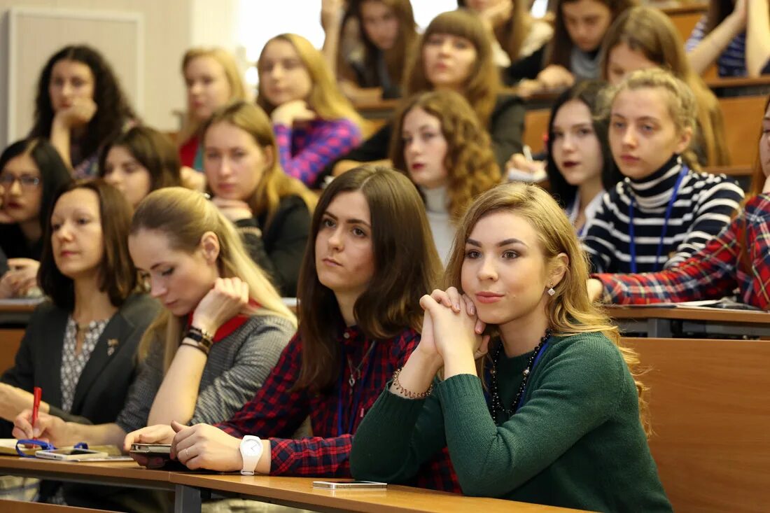 Немецкой французский факультет. Факультет языков ЧЕЛГУ. МГЛУ ФФЯ. МГЛУ факультеты. Крящие студентиы.